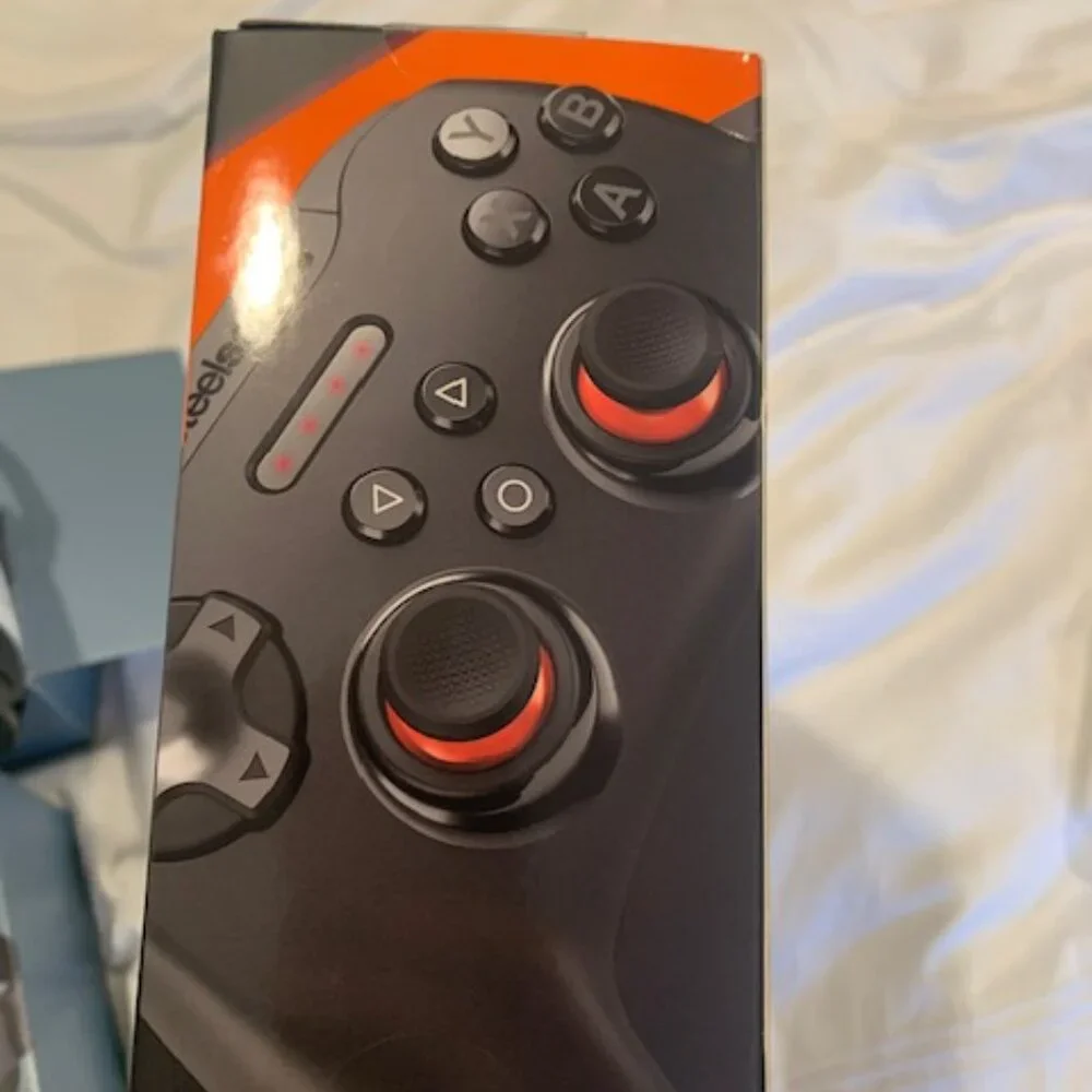 NEW SkullCandy, 2 GearVR Powered by Oculus and 1 Steelseries Stratus XL console